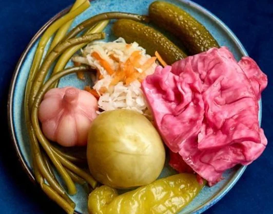 Блюдо с соленьями